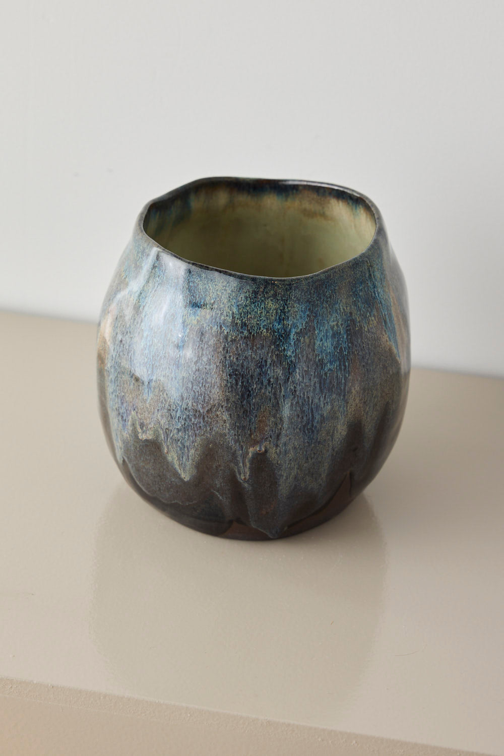 Mørk potte/vase - Mia Lindbirk