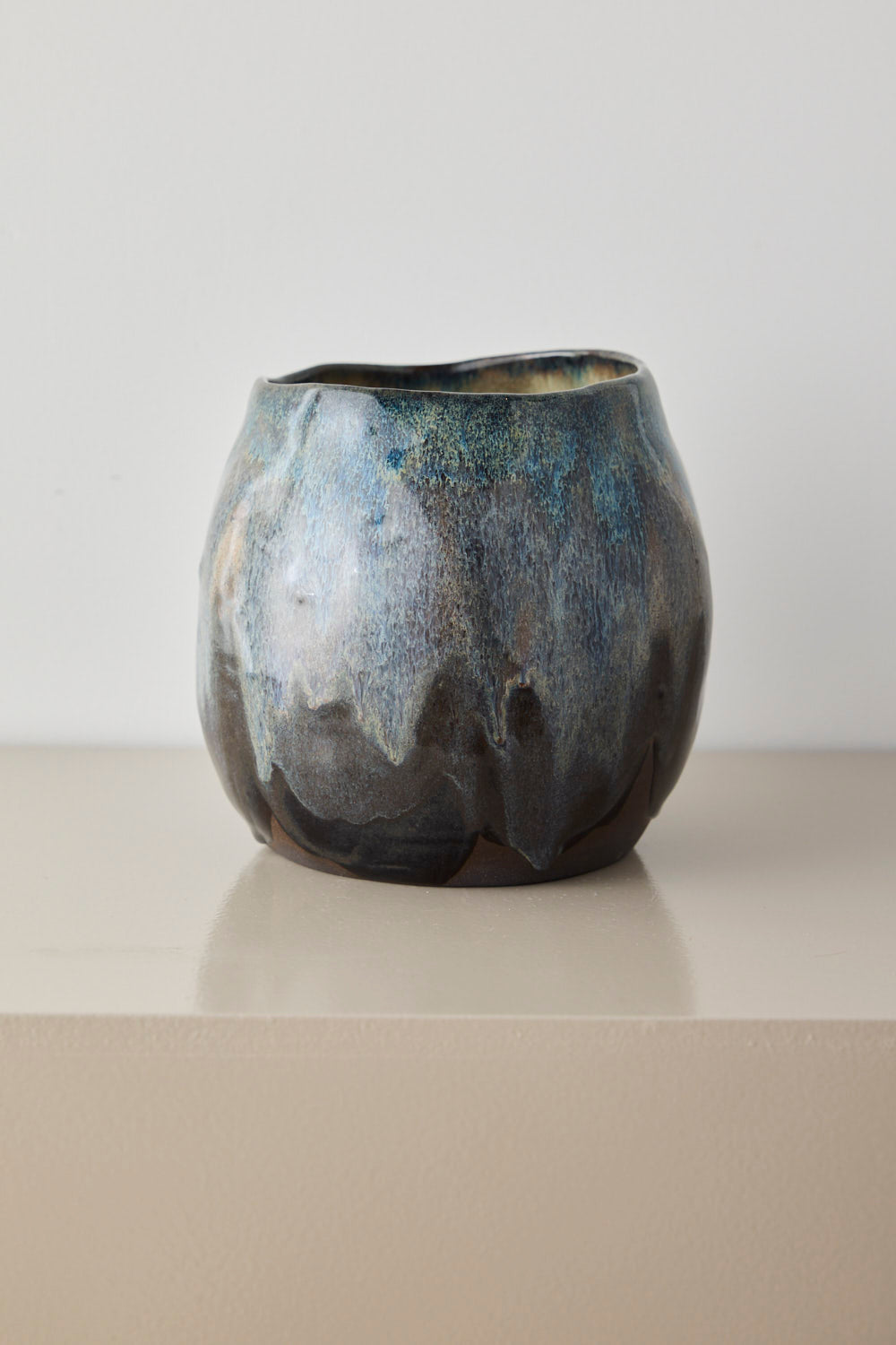 Mørk potte/vase - Mia Lindbirk