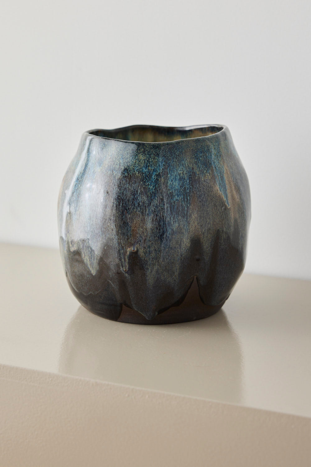 Mørk potte/vase - Mia Lindbirk