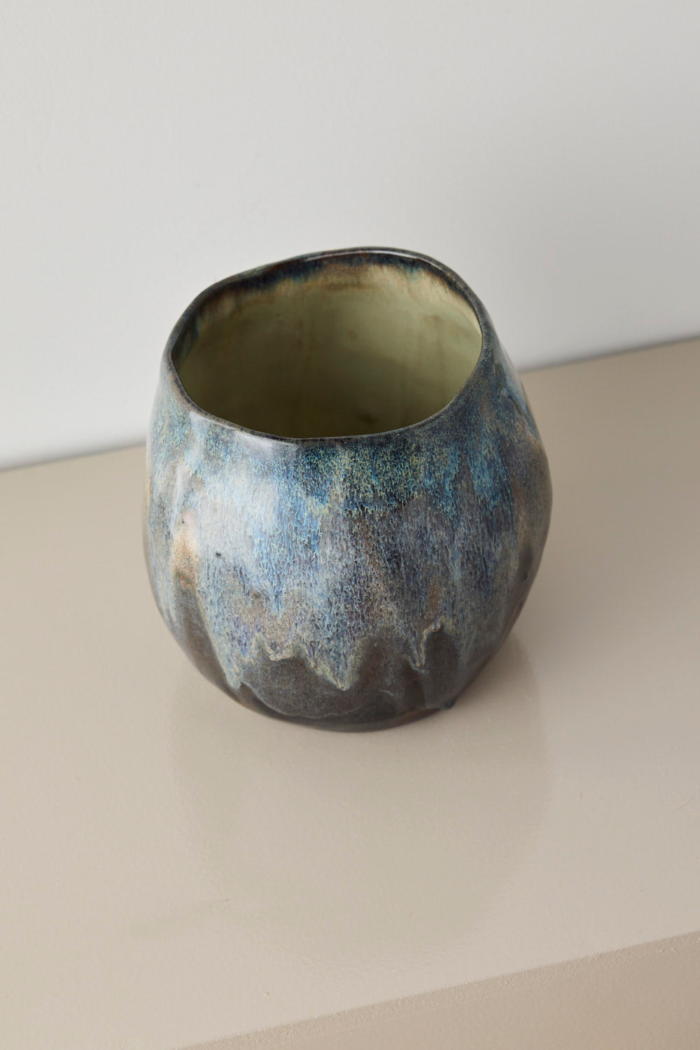Mørk potte/vase - Mia Lindbirk