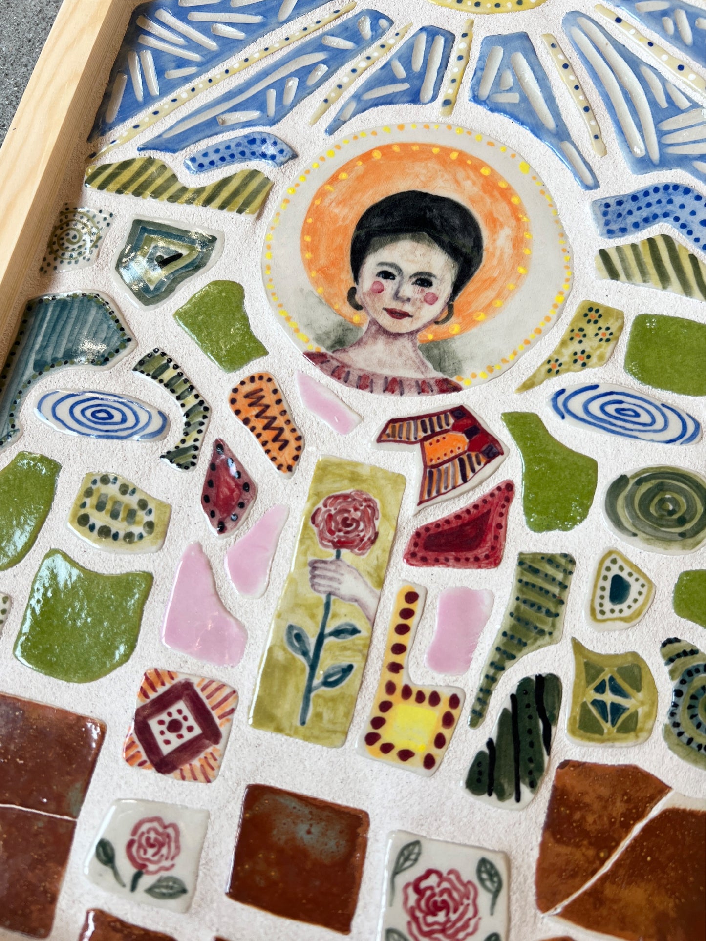 Kvinde med rose - Charlotte K. Dethlefsen