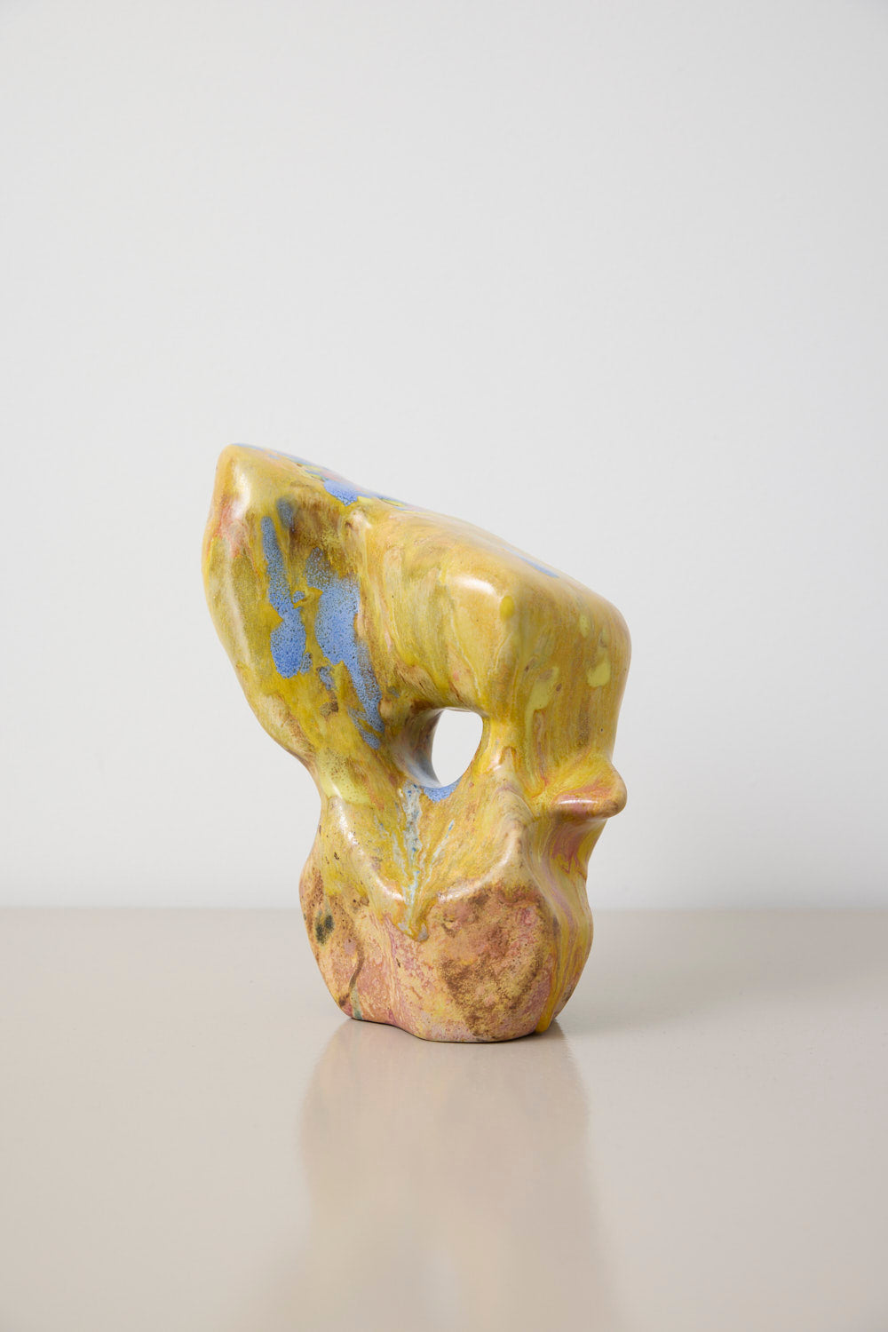 Gul skulptur