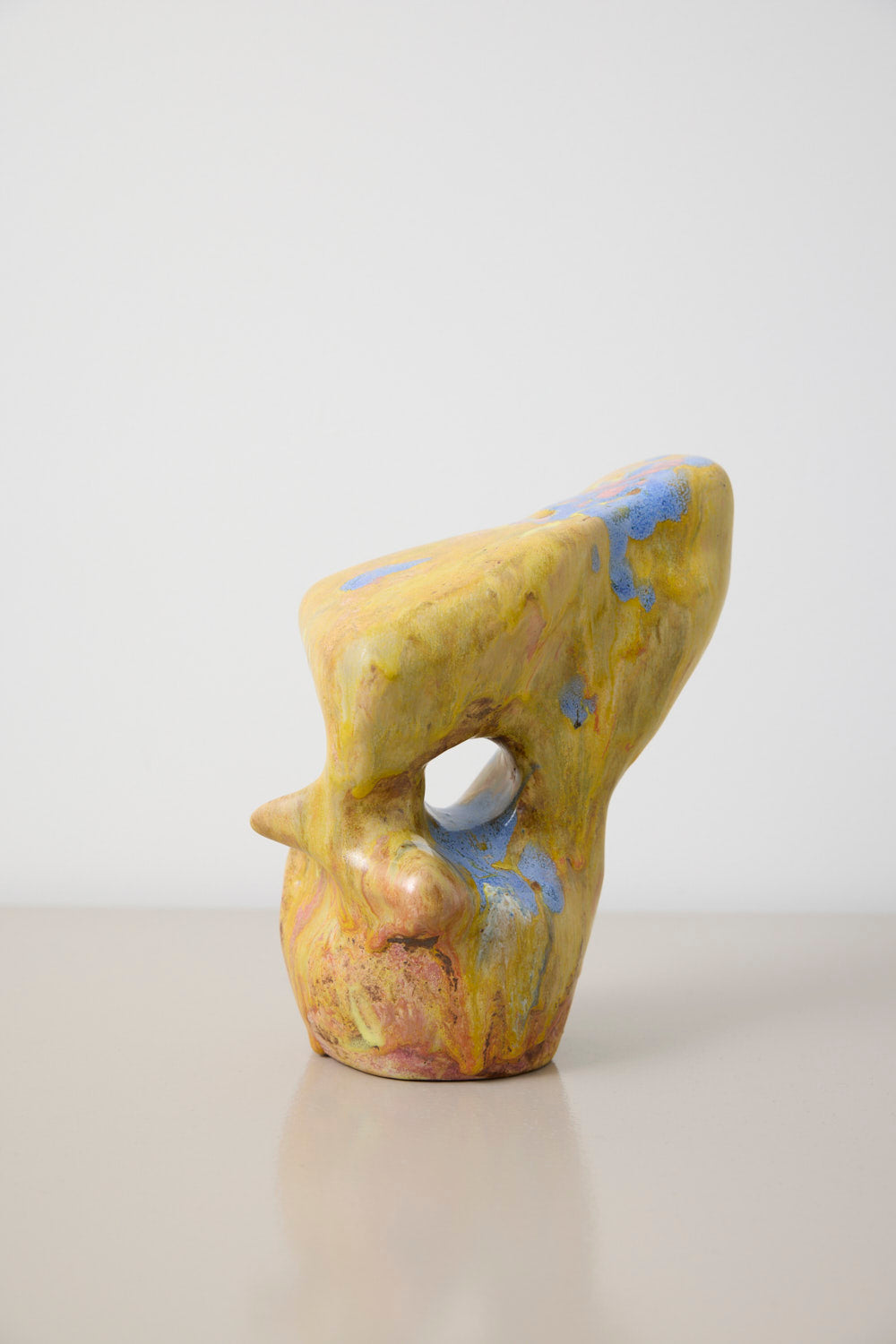 Gul skulptur
