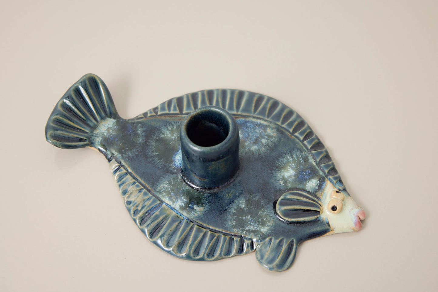 Fladfisk lysestage - Mia Lindbirk