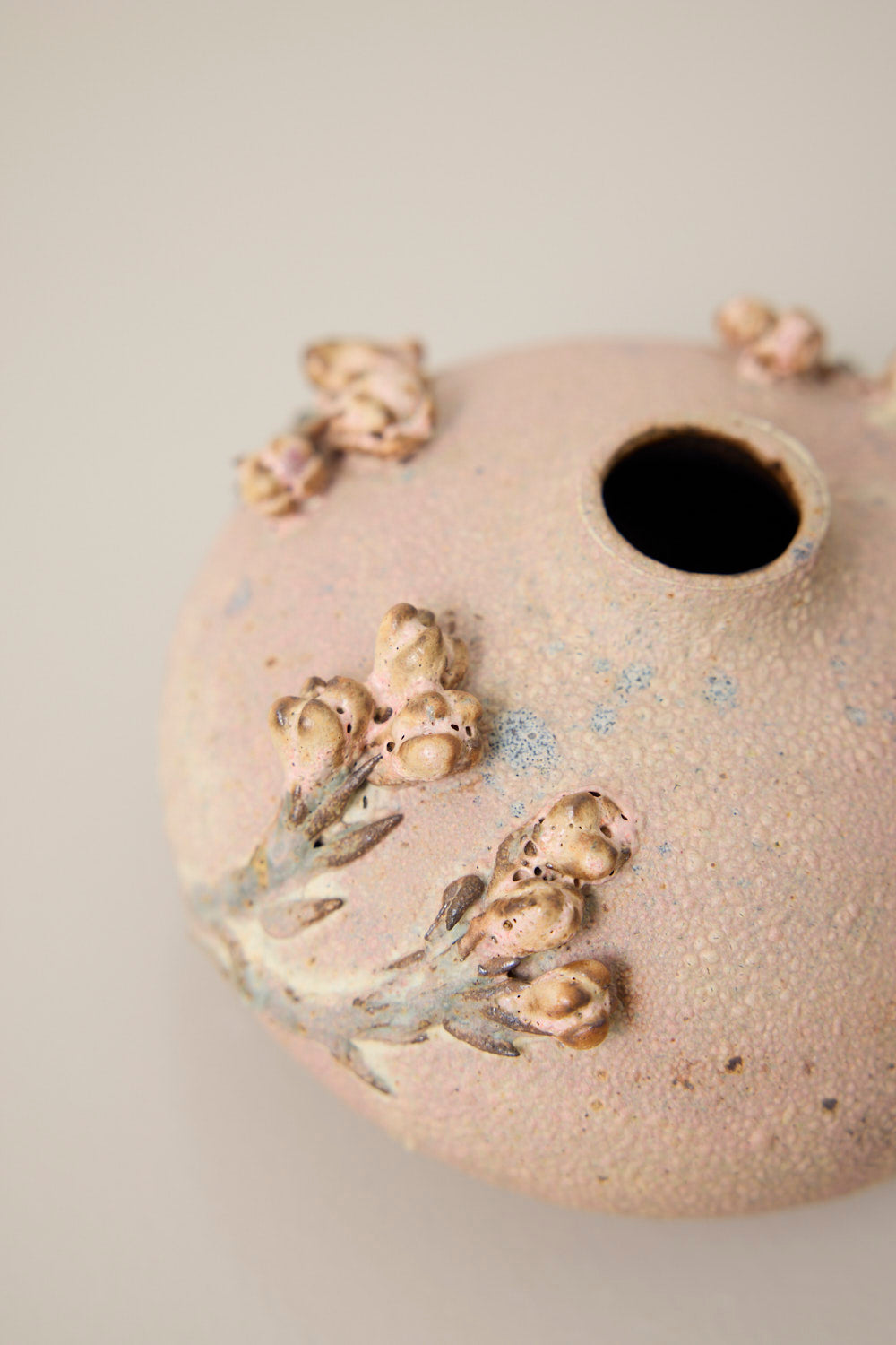Vase med blomster - Lotte Lemor