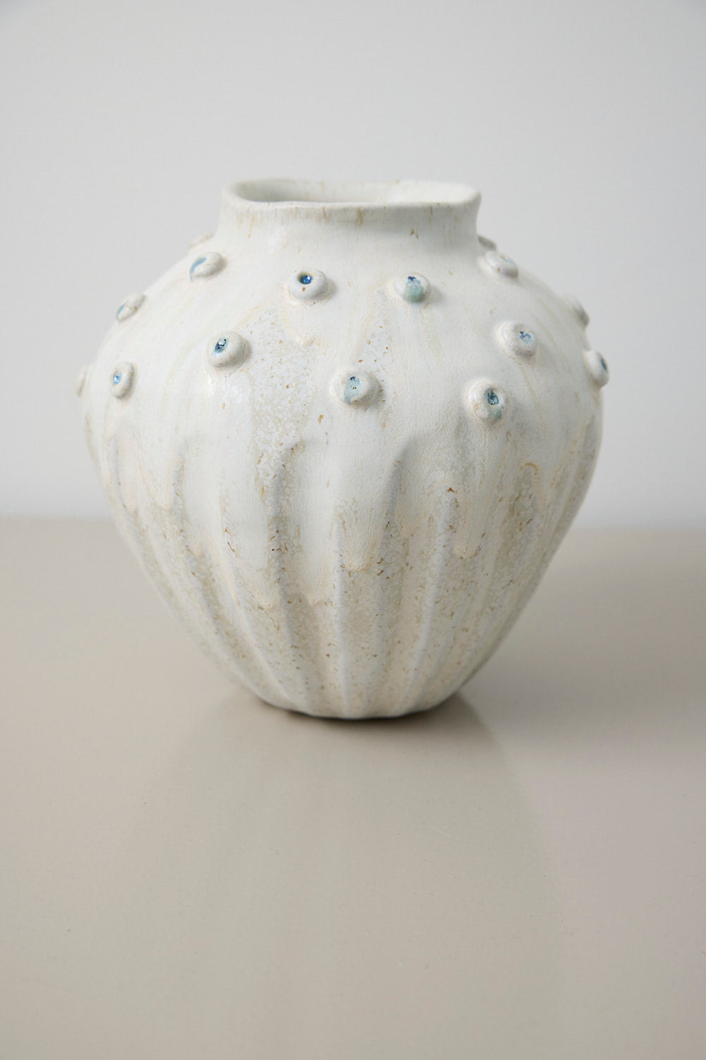 Vase blue eyes