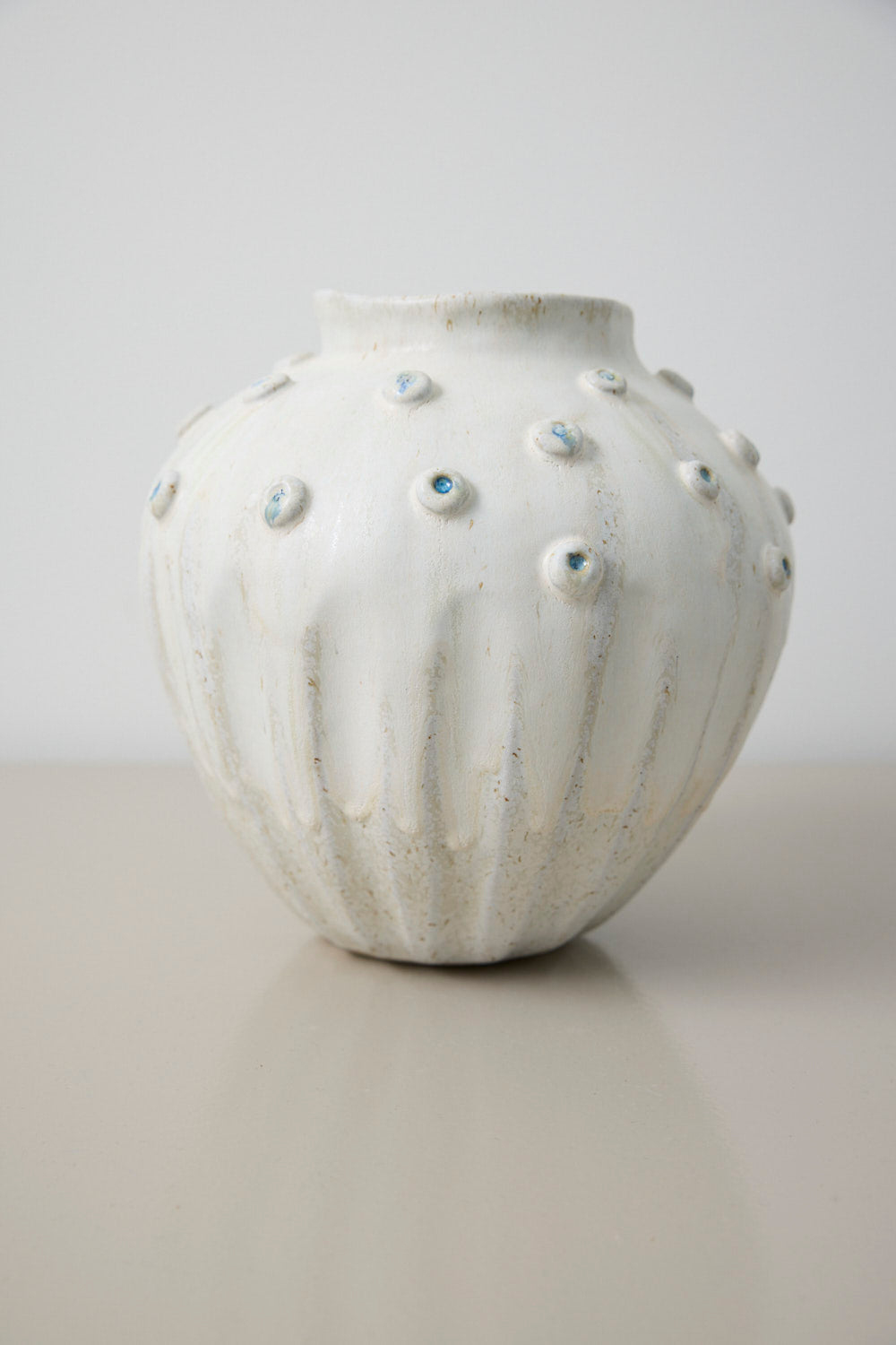 Vase blue eyes