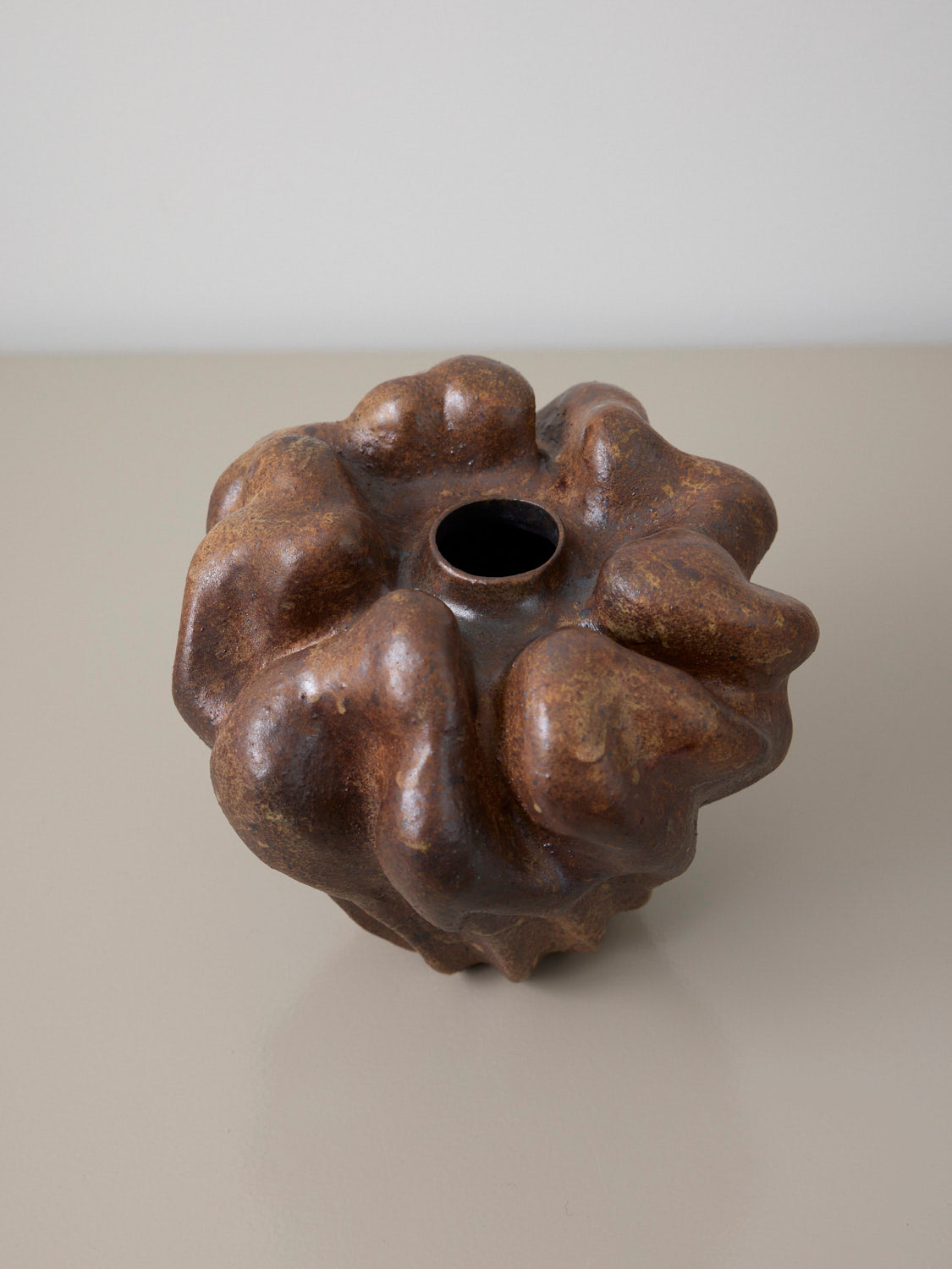 Brun formation vase