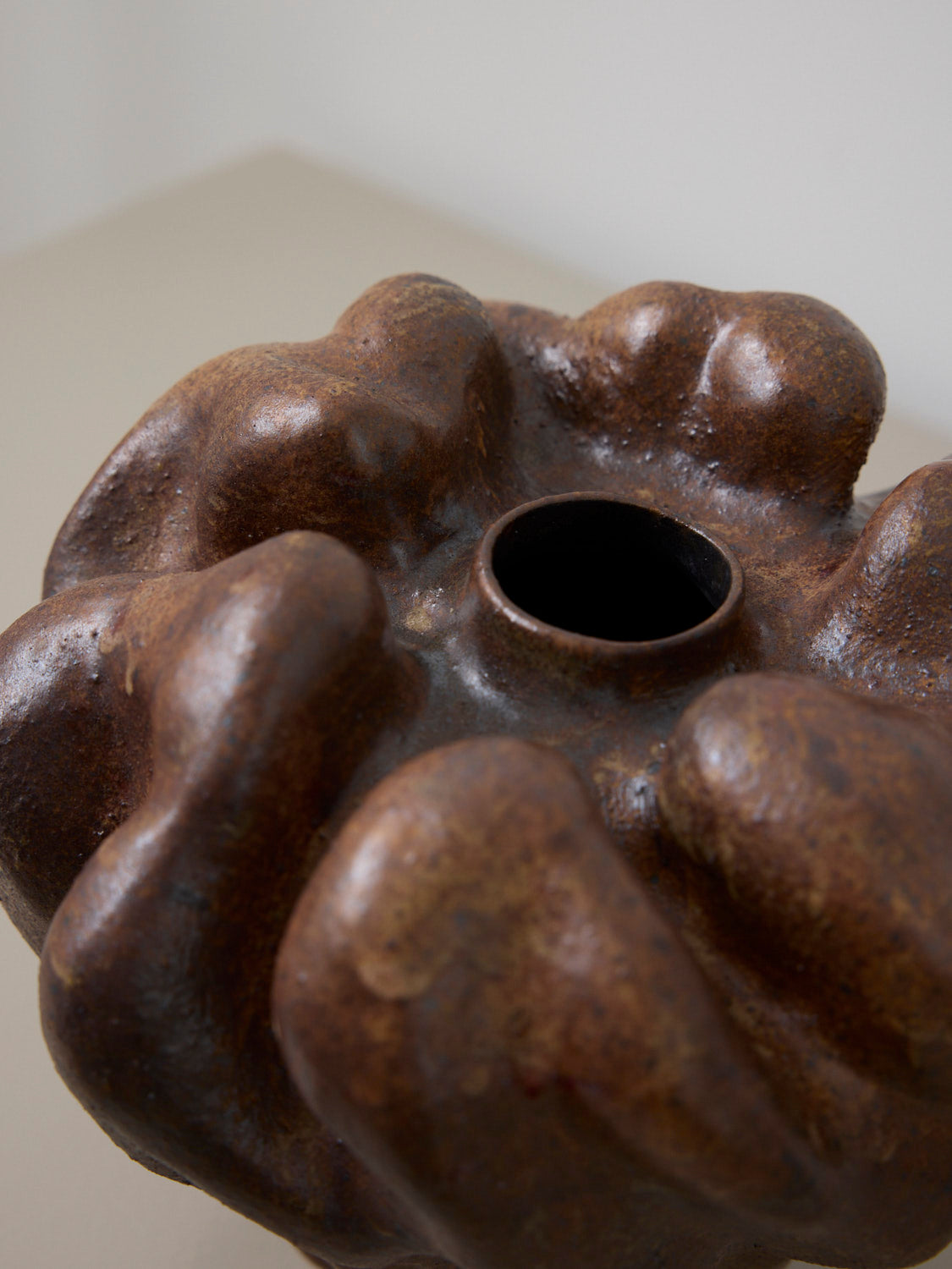 Brun formation vase
