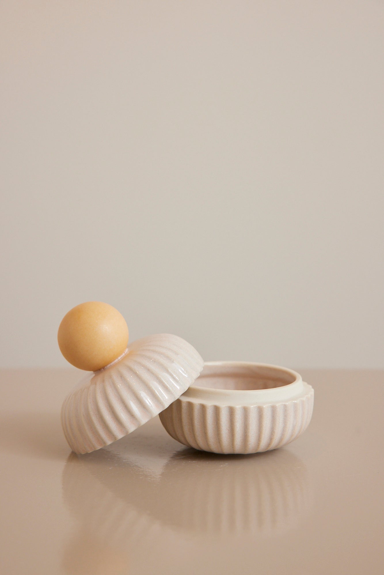 Thora Finnsdottir - Sampling Bonbonniere Onion