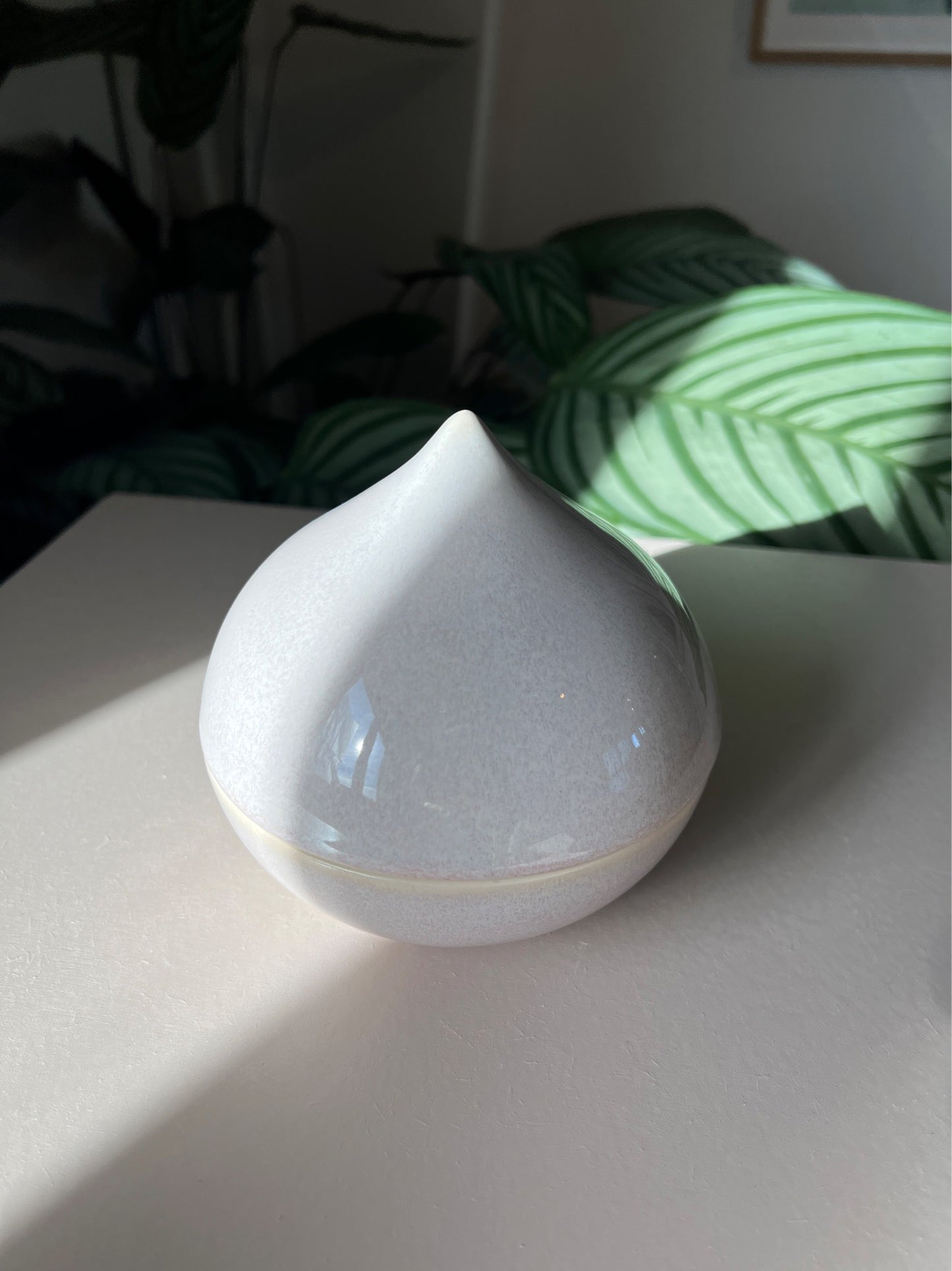 Thora Finnsdottir - Kiss Bonbonniere