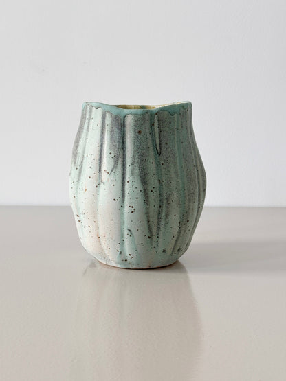 Grøn rillet vase - Mia Lindbirk