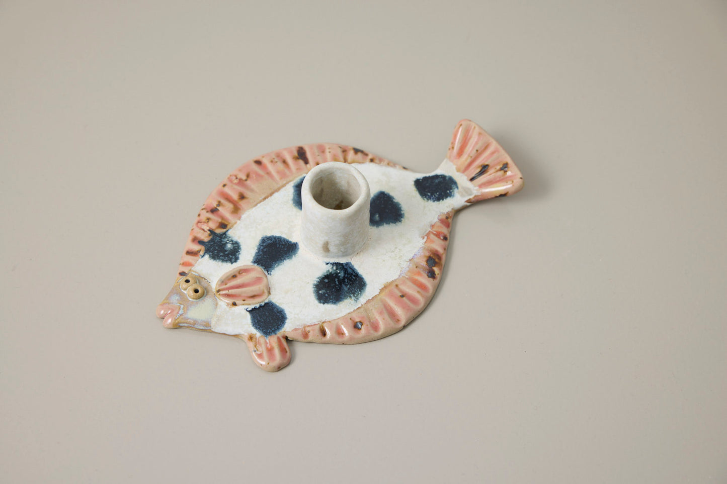 Fladfisk lysestage - Mia Lindbirk