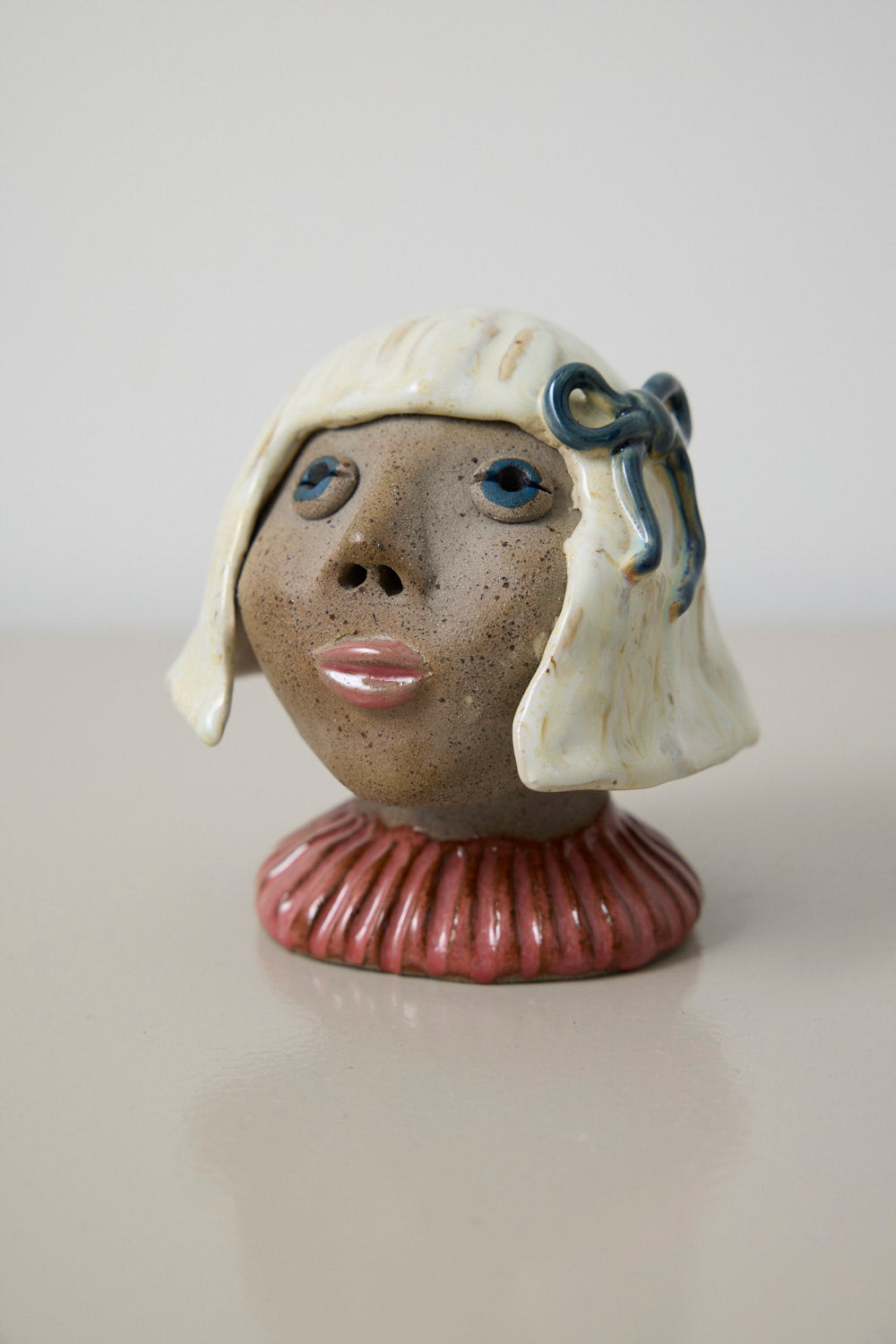 Buste - med sløjfe i hår - Mia Lindbirk