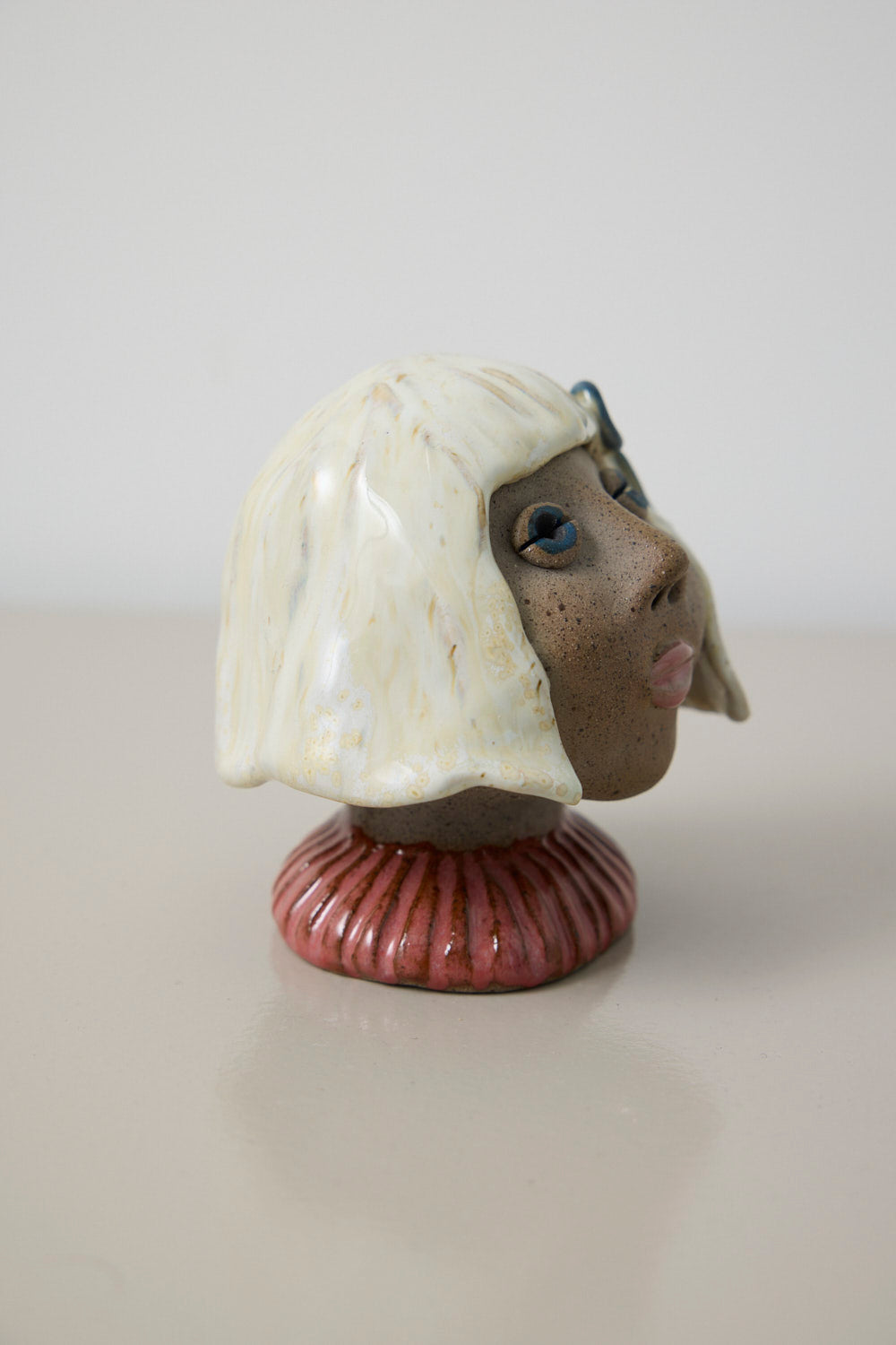 Buste - med sløjfe i hår - Mia Lindbirk