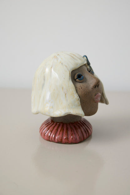 Buste - med sløjfe i hår - Mia Lindbirk