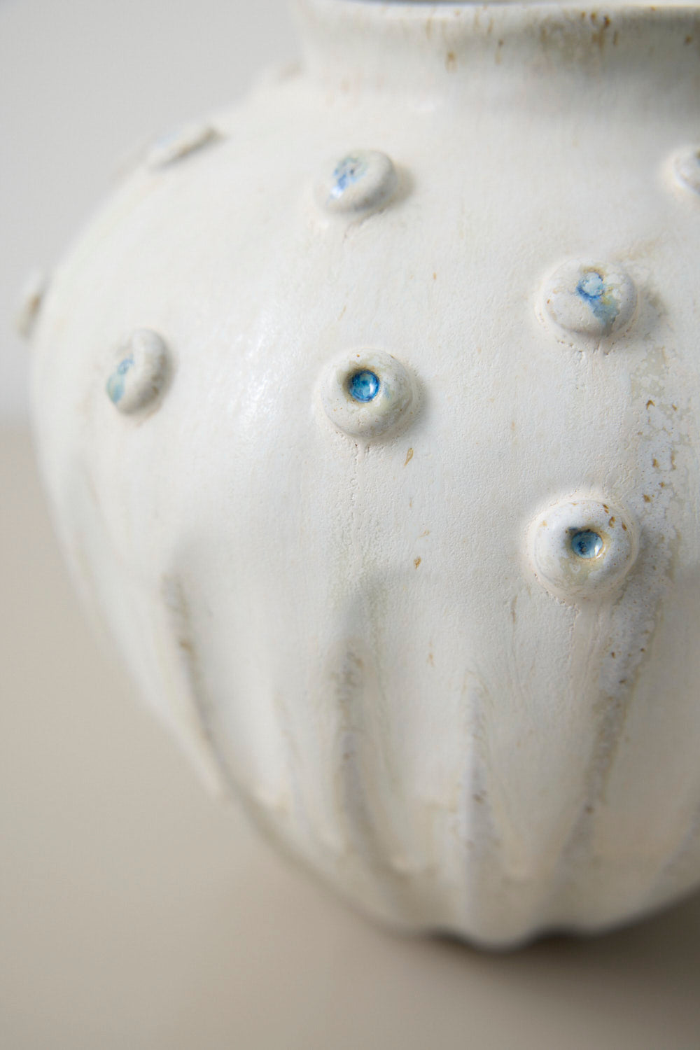 Vase blue eyes