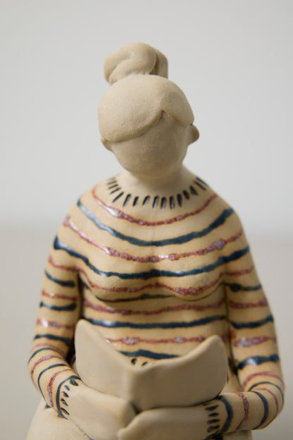 Kvinde der læser - Mia Lindbirk