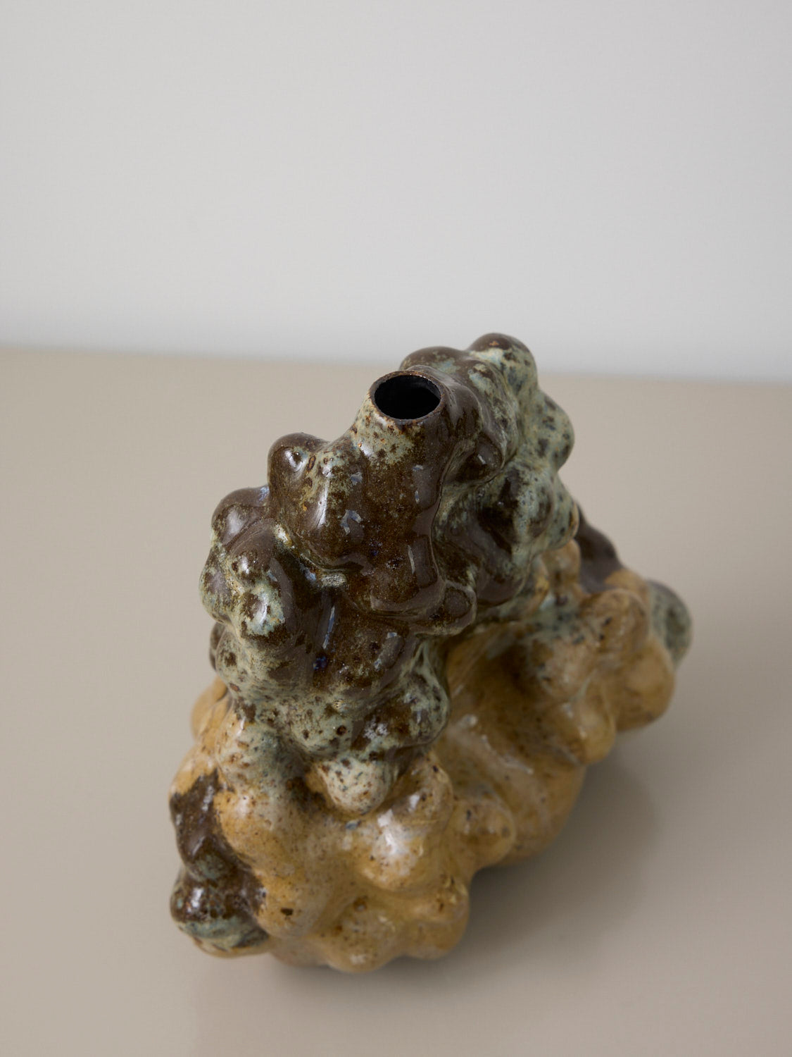 Brunt landskab vase