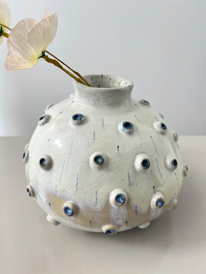 Vase med øjne - Mia Lindbirk